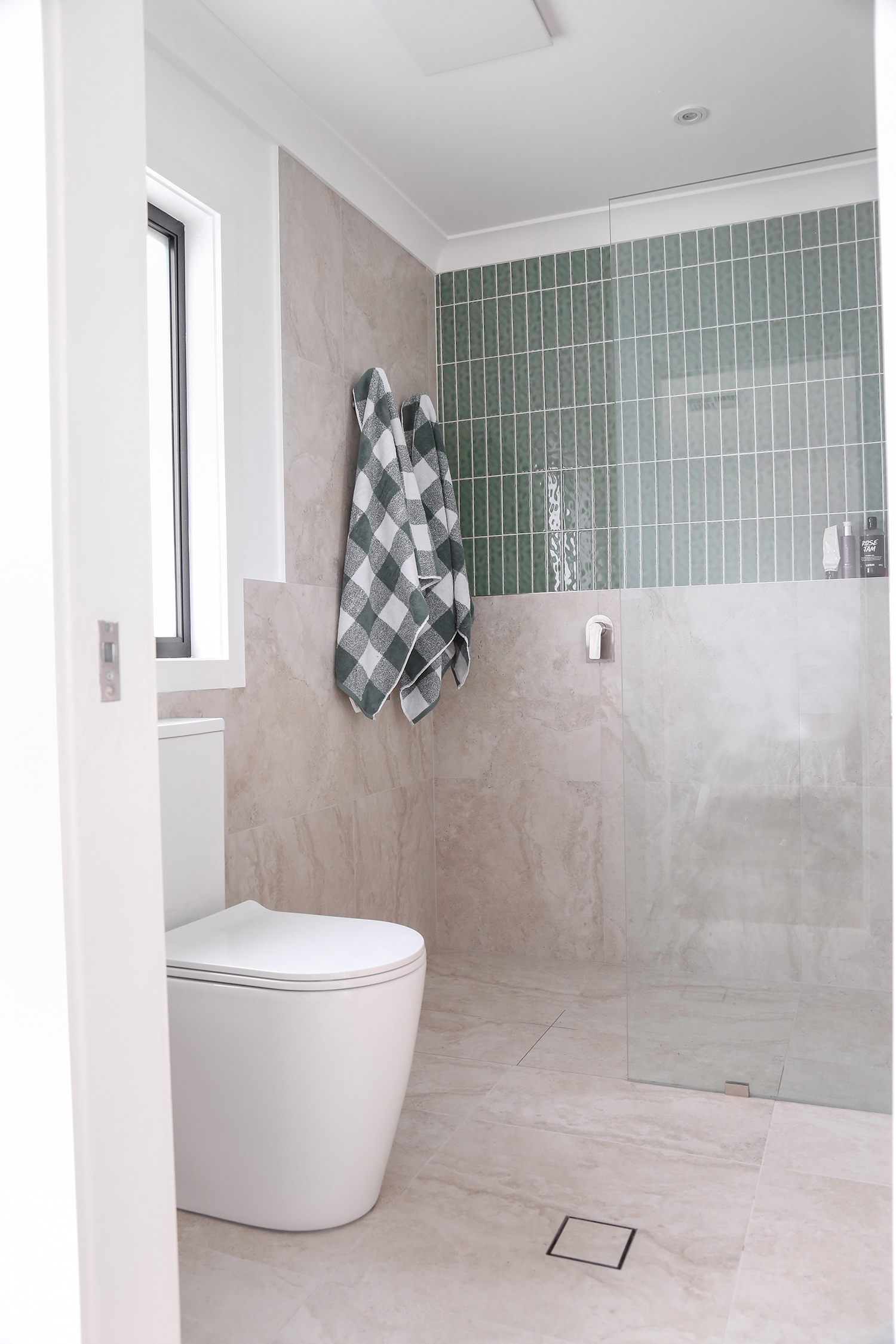 Japandi style ensuite bathroom